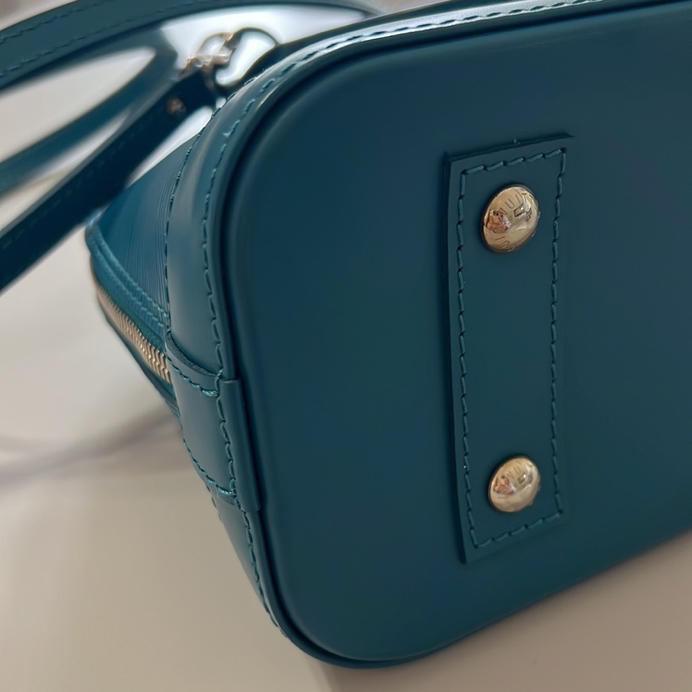 Authentic Louis Vuitton Alma BB Epi Leather - Picture 9 of 11